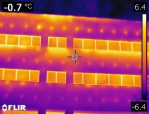 Thermographic image showing points of heat retention deficiency